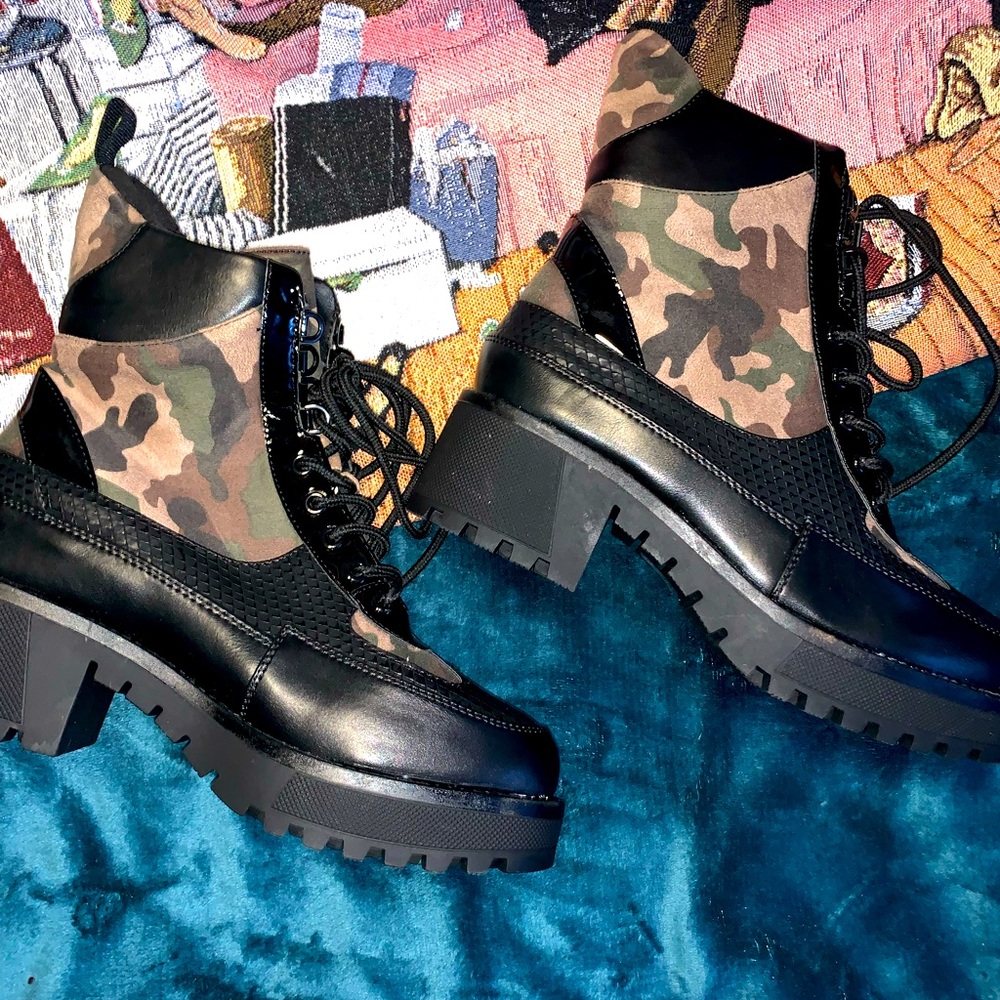 Brand new, never worn, excellent condition